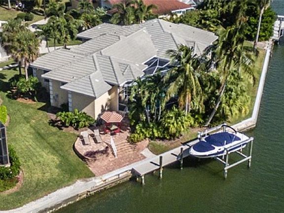 3rd image of 431 Henderson Ct