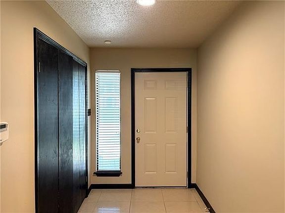 4th image of 11240 Winrock Dr