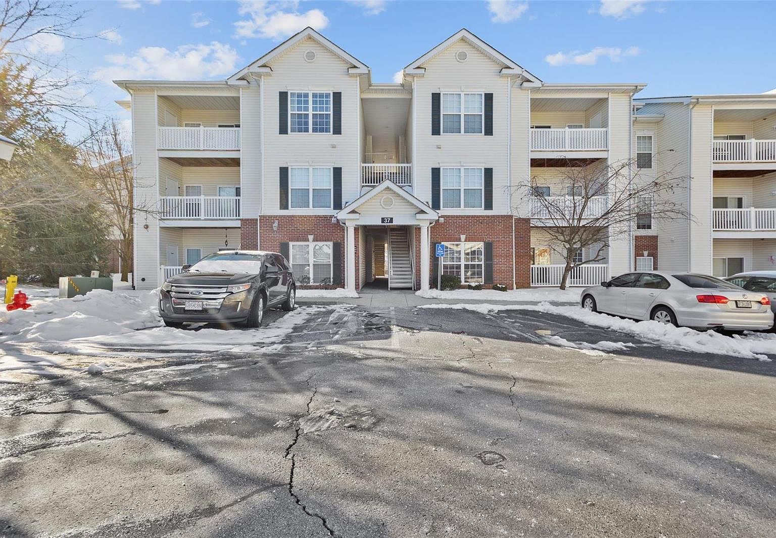 37 Kassebaum Ln APT 102, Saint Louis, MO 63129 | Zillow