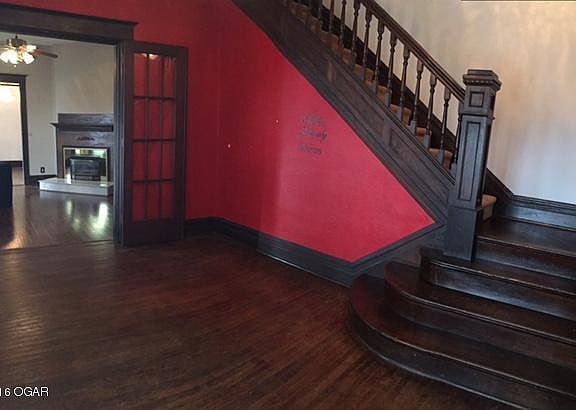 4th image of 1401 W Broadway St