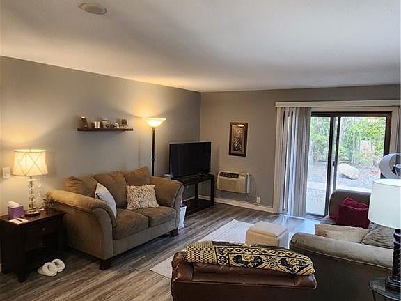 4th image of 11 Apple Valley Pkwy APT 2