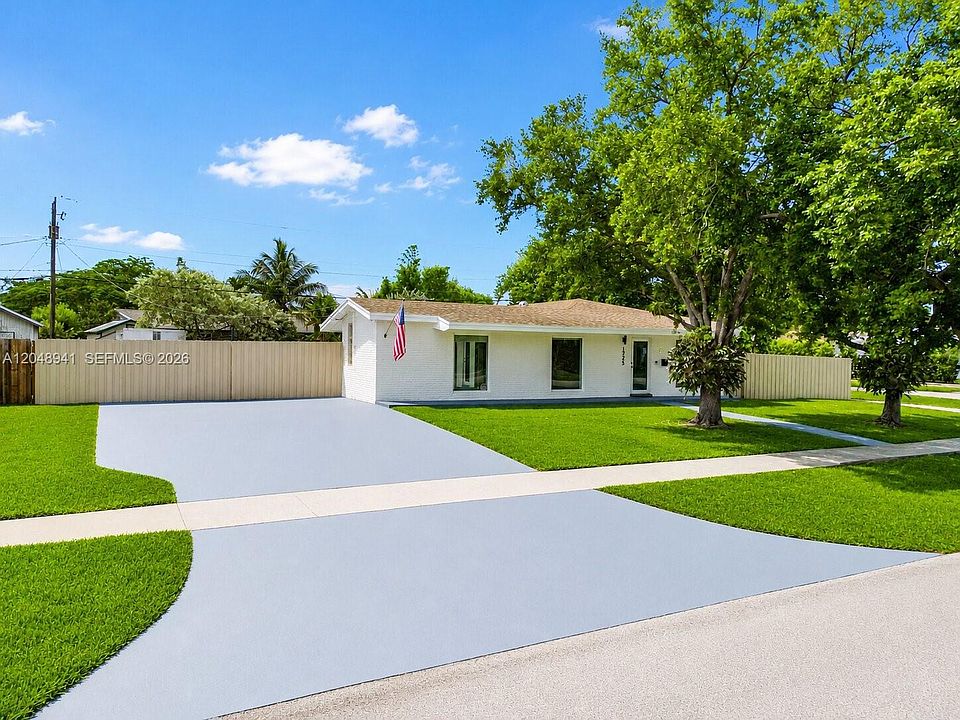 1st image of 19225 Bel Aire Dr
