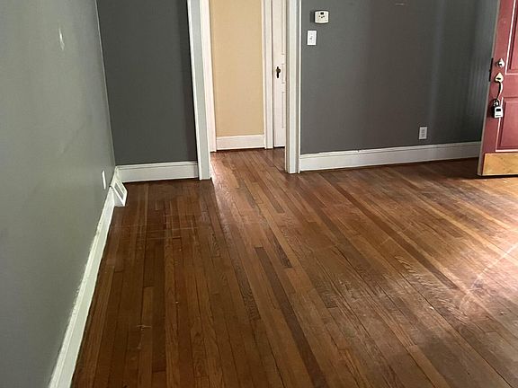 3rd image of 317 Eastover Cir NE