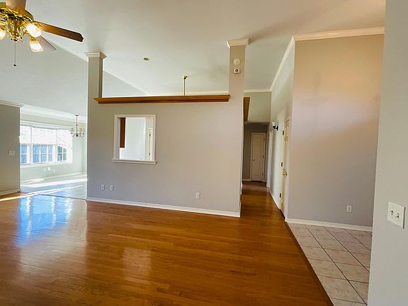4th image of 405 NE Whitney St