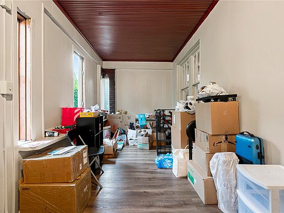 2nd image of 129 Burrows St