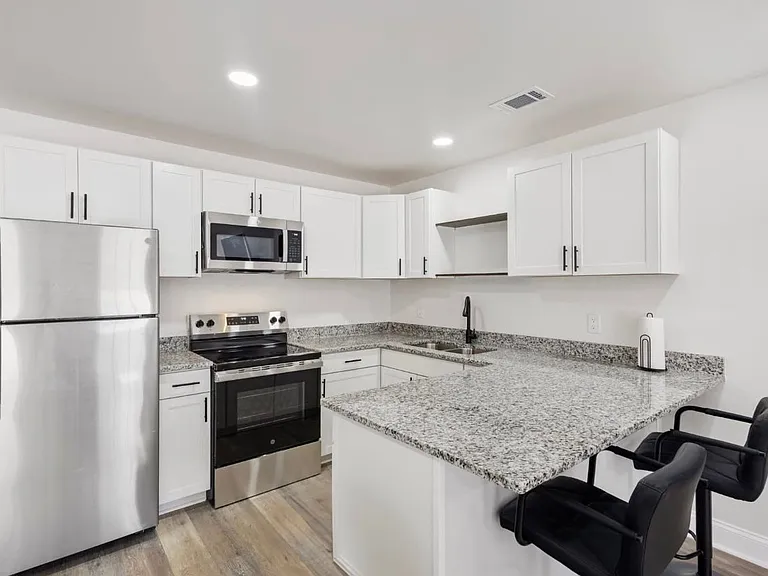 411 Boulevard St #3B — Photo 9
