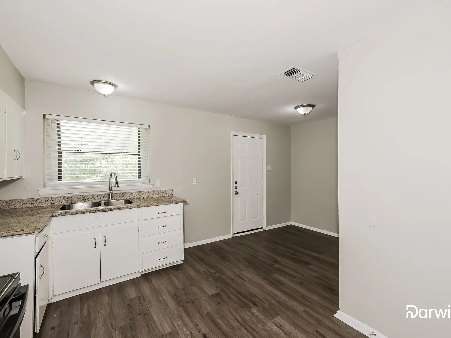 3 bed, 1.0 bath, 956 sqft, $1,570 — Photo 2