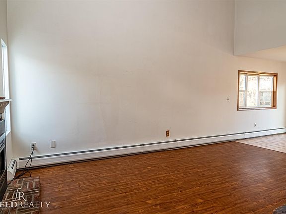 5th image of 5 Green Meadow Dr