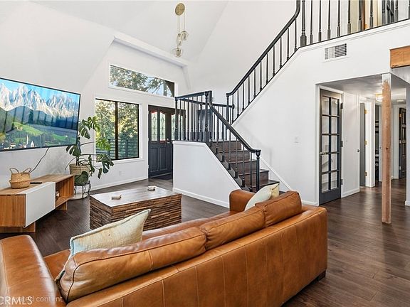 3rd image of 1349 Valley View Way