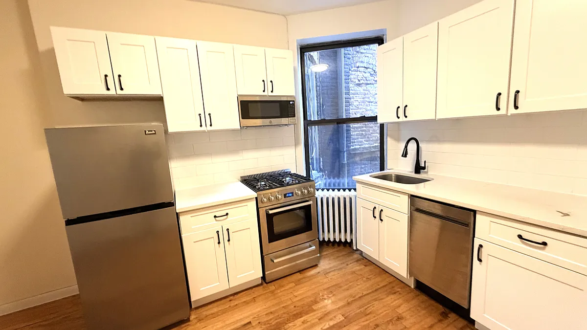 Building Photo - 426 E 77th St #3RE