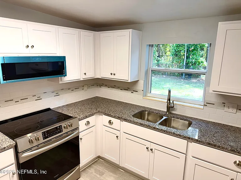 2909 Lauderdale Dr E — Photo 6