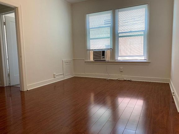 3rd image of 1819 N Kingsley Dr #209