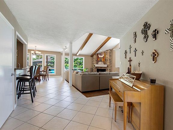 4th image of 1111 Woodhorn Dr