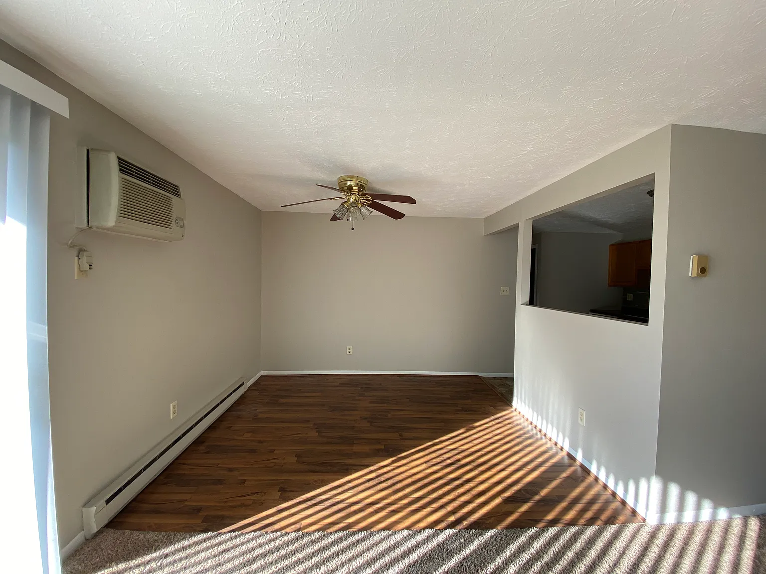 2 bed, 1.5 bath, 987 sqft, $1,050 — Photo 4