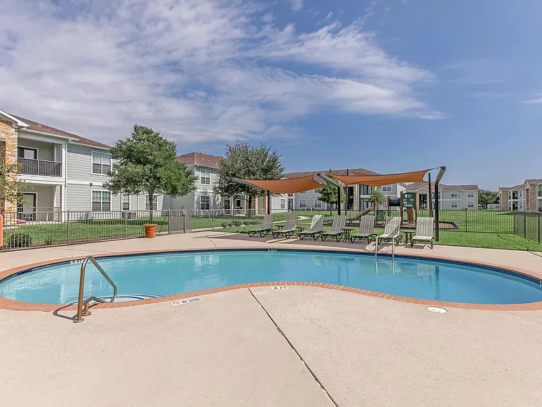 Pointe Royale Apartments — Photo 3