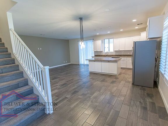 5th image of 3030 N 38th St #121