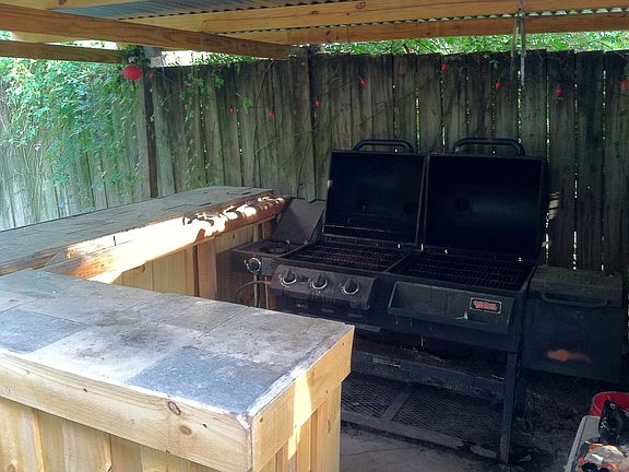 Outdoor bar & grill