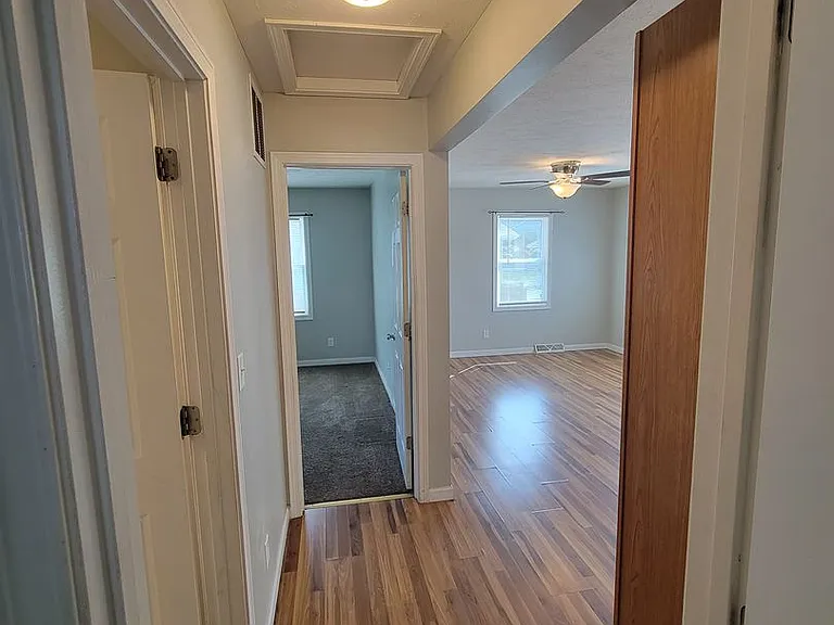 404 E Poplar St — Photo 9