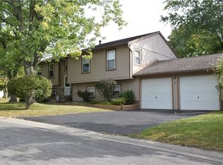 16 Meadowrue Way, West Henrietta, NY 14586