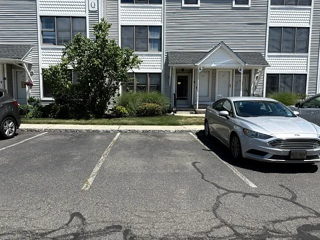 46 Burlington Ct — Photo 17