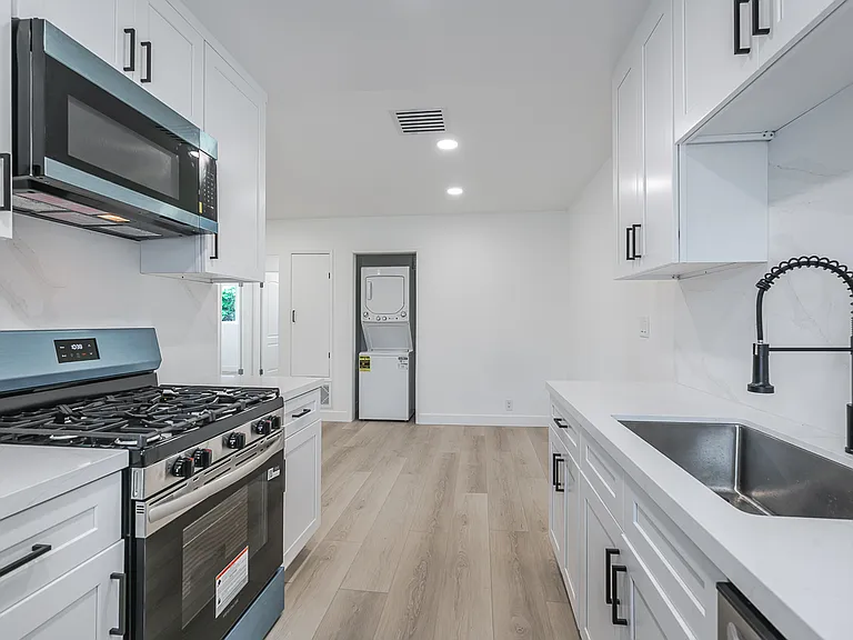 11457 Venice Blvd #5 — Photo 9