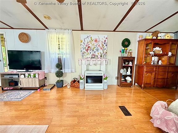4th image of 70 Shoshoni Ln