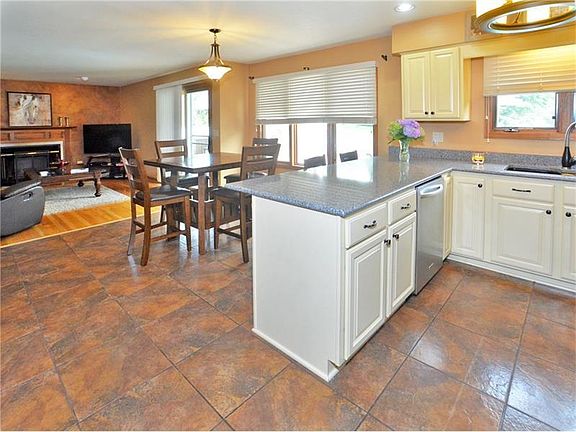 4th image of 104 Carmella Dr