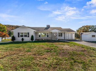 92 Feldspar Ave, Beacon Falls, CT 06403