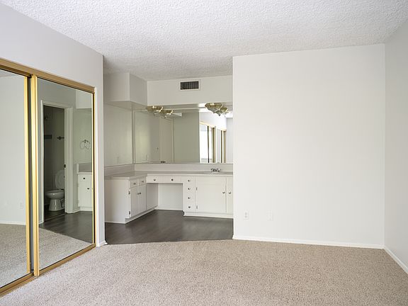 3rd image of 346 S Los Robles Ave