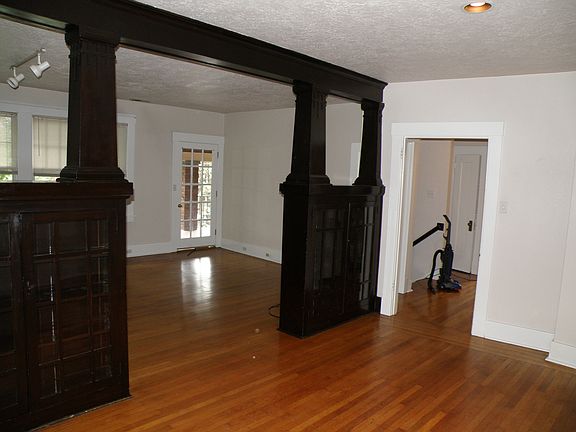 2nd image of 324-326 S Fairmount St