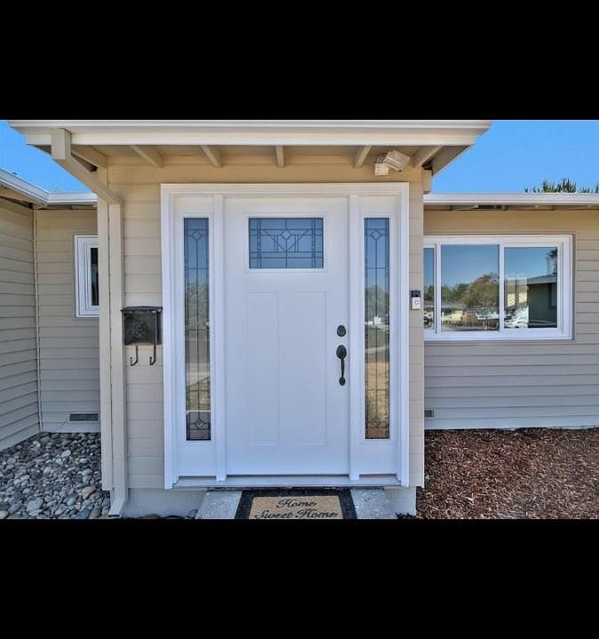 1st image of 2578 Moraine Dr