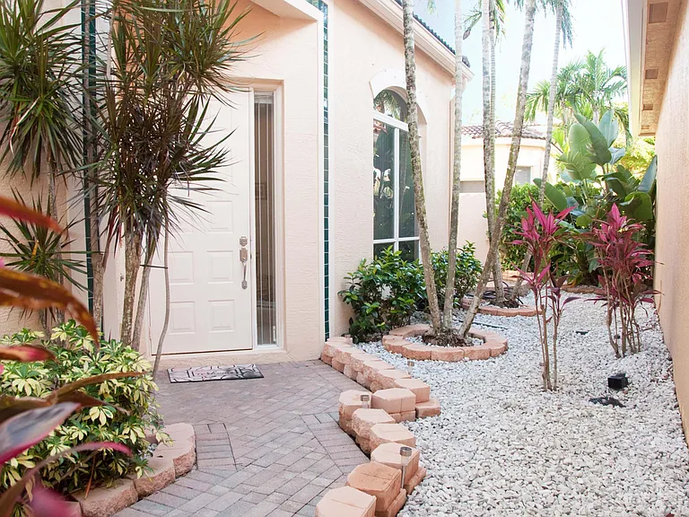 7684 Hummingbird Ct — Photo 15