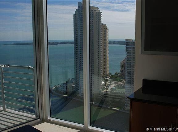 2nd image of 325 Biscayne Blvd #3323