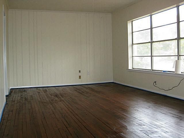 2nd image of 2223 Fowler Dr