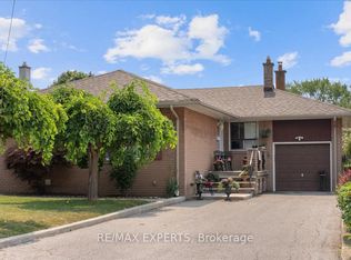 5 Del Ria Dr, Toronto, ON M6L 1L9