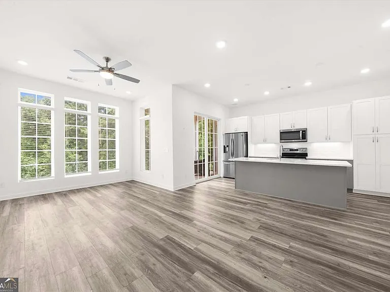 205 Devore Rd — Photo 3