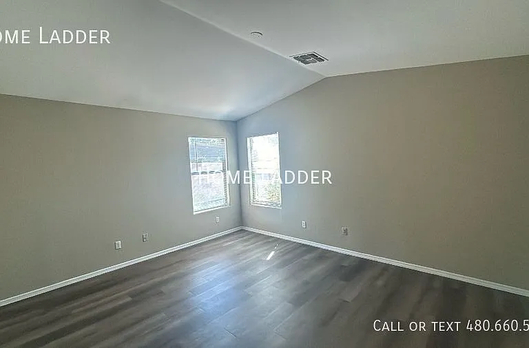 10805 W Wilshire Dr — Photo 6