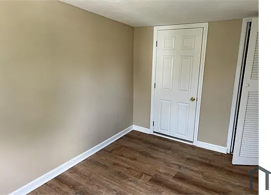 304 E Montgomery Ave — Photo 4