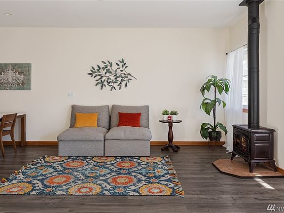 5th image of 2737 Diamond St Unit B