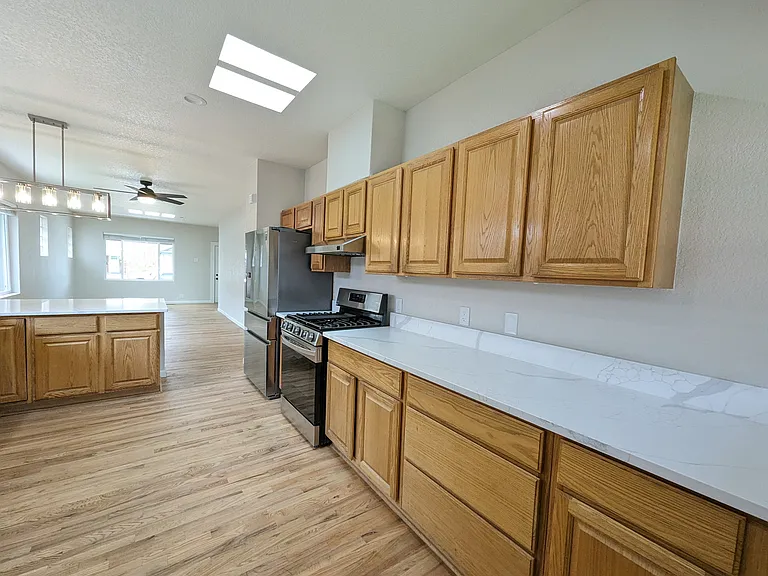 468 S Clarkson St — Photo 11