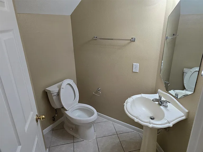 1820 Branch Hill Dr — Photo 14