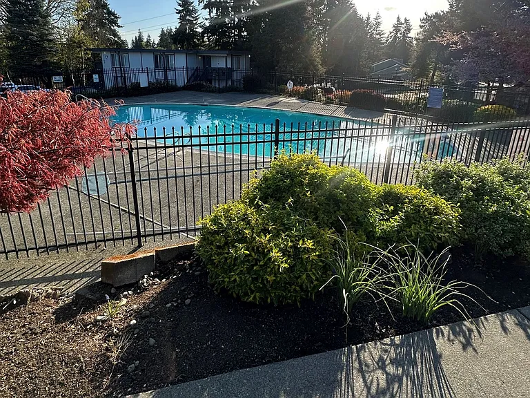 Capri Apartments — Photo 12