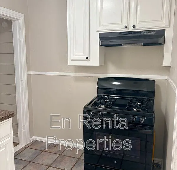 601 W Beach St — Photo 9