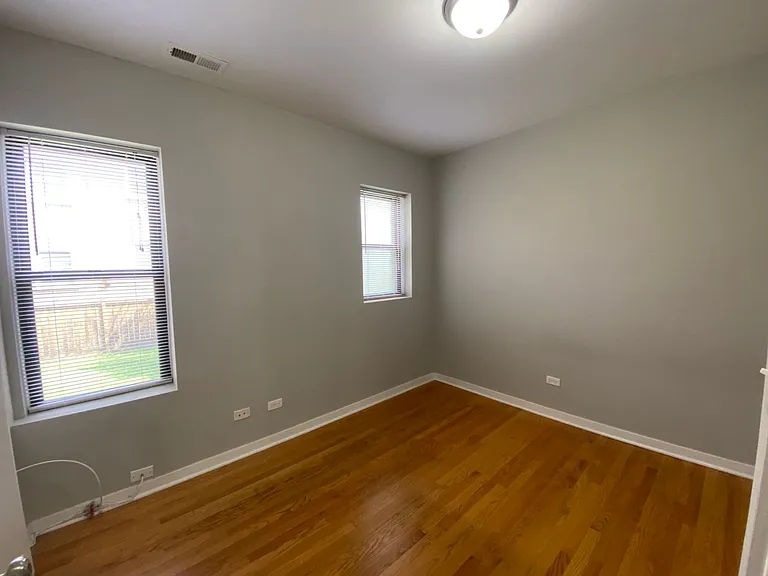 2452 W Albion Ave — Photo 8