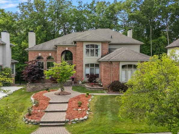 6280 Branford Dr, West Bloomfield, MI 48322
