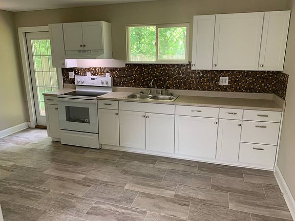 3rd image of 1636 Wiltshire Blvd