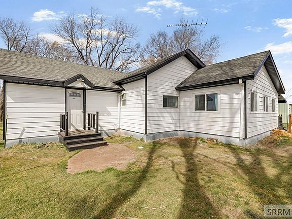 4th image of 3335 E County Line Rd