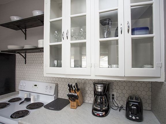 3rd image of 2504A Ashwood Ave #A