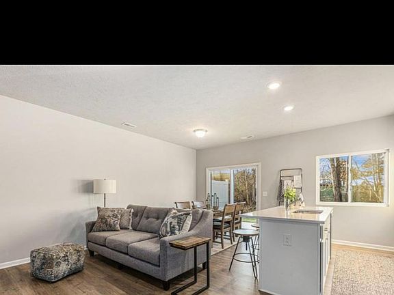 3rd image of 4633 Glen Haven Dr #8