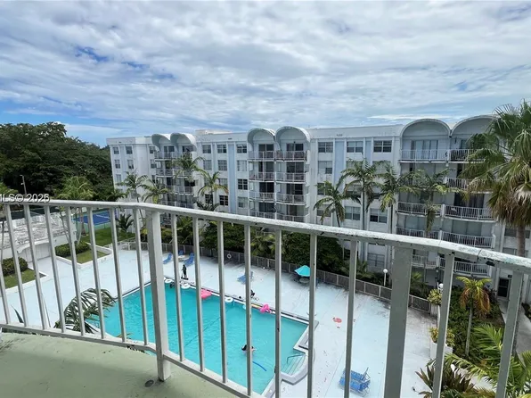 486 NW 165th St Rd APT B606, Miami, FL 33169